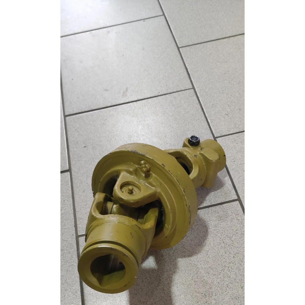 Ширококутий шарнір (поворотній) 6шл(35 вал) на трубу лимон внутрішню (хрестовина 27х94/32х76)