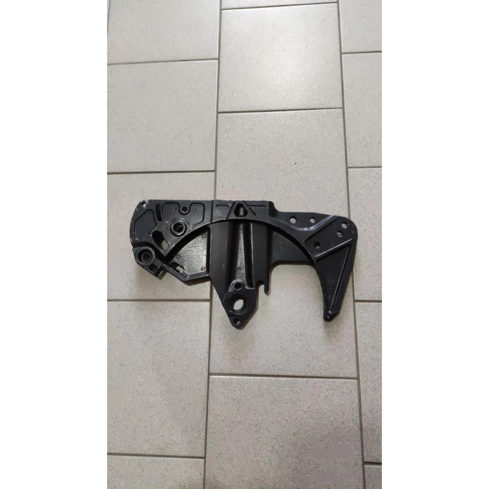 Кронштейн диска-сушарка правий John Deere N282312